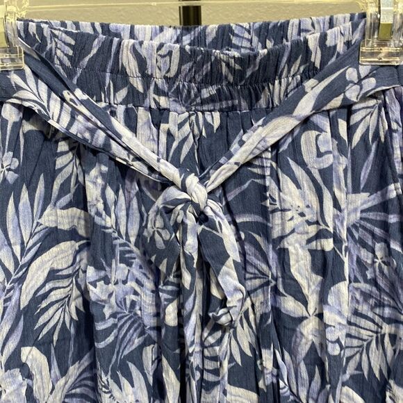 Blue B shorts - Picture 3 of 4